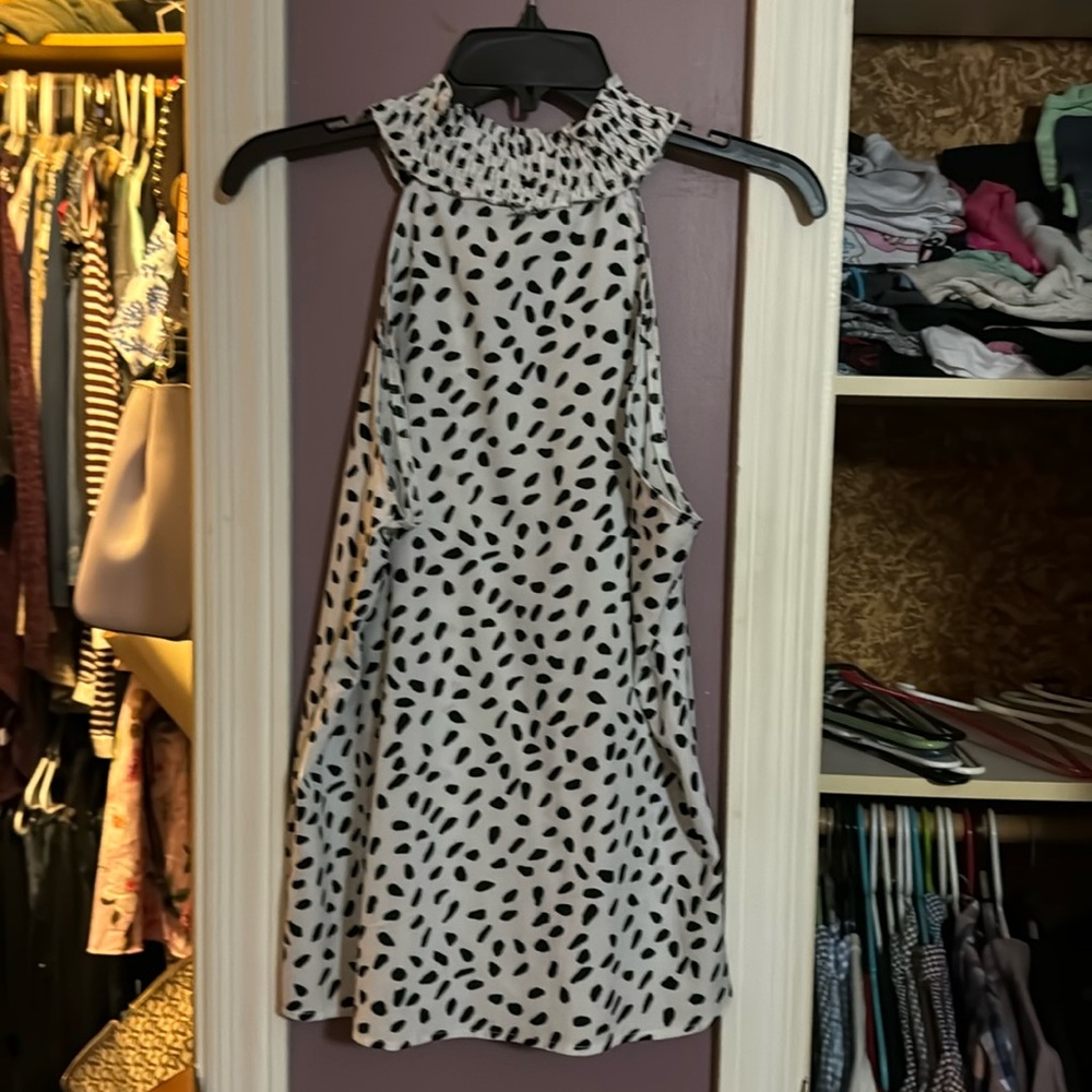 Large top black and white